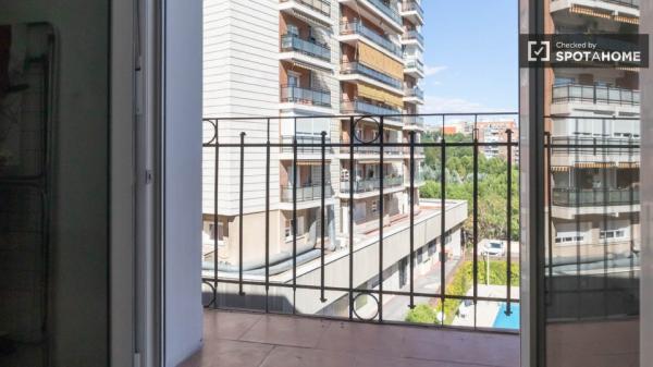 Piso de 4 habitaciones en alquiler en Puerta del Ángel