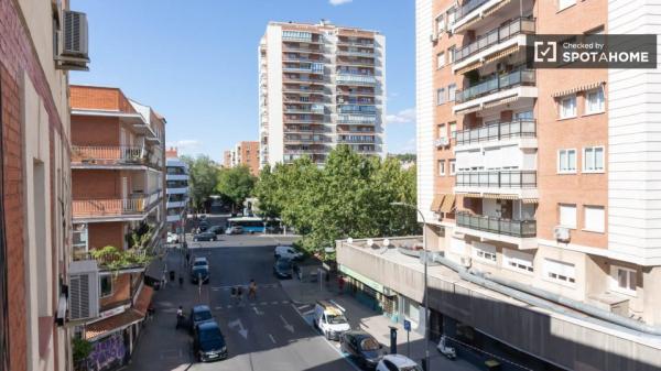 Piso de 4 habitaciones en alquiler en Puerta del Ángel