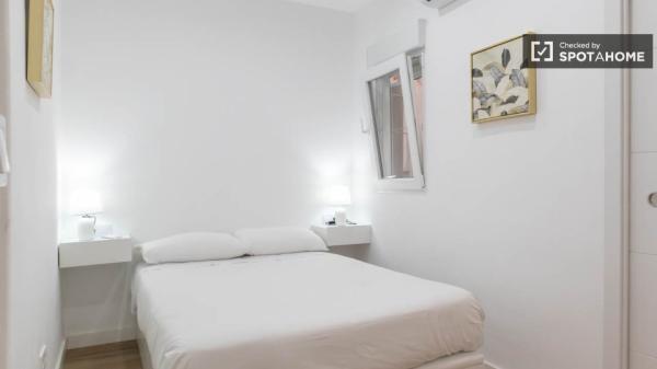 Piso de 4 habitaciones en alquiler en Puerta del Ángel