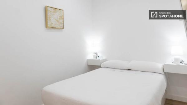 Piso de 4 habitaciones en alquiler en Puerta del Ángel