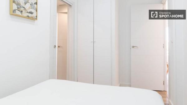 Piso de 4 habitaciones en alquiler en Puerta del Ángel