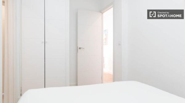 Piso de 4 habitaciones en alquiler en Puerta del Ángel