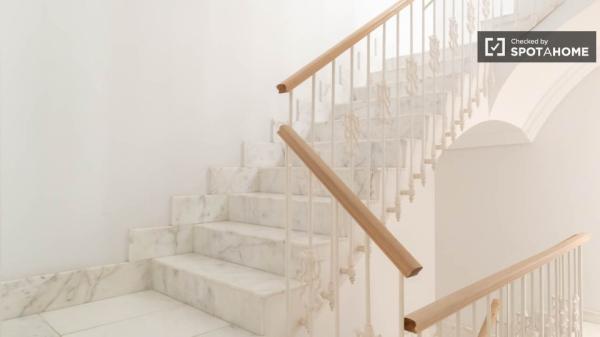 Piso de 4 habitaciones en alquiler en Puerta del Ángel