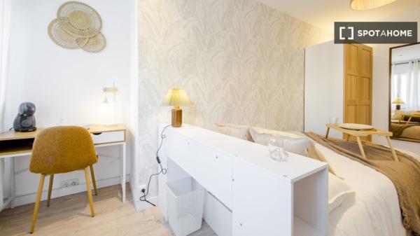 Se alquila habitación en piso compartido de 6 habitaciones, El Viso