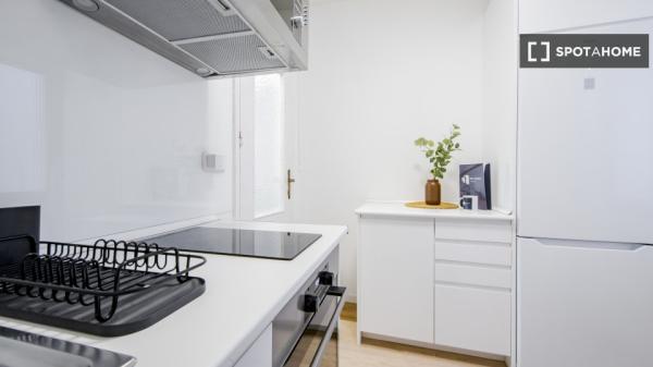 Se alquila habitación en piso compartido de 6 habitaciones, El Viso