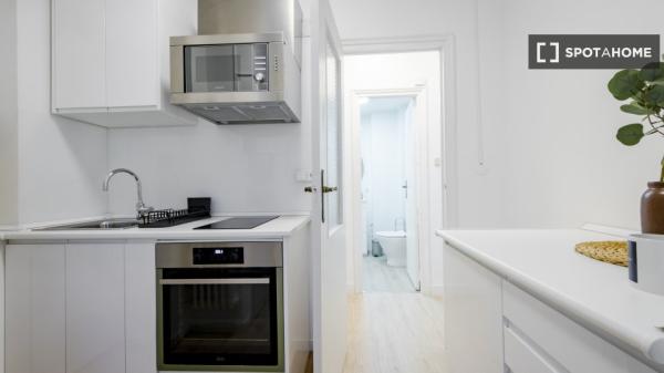 Se alquila habitación en piso compartido de 6 habitaciones, El Viso