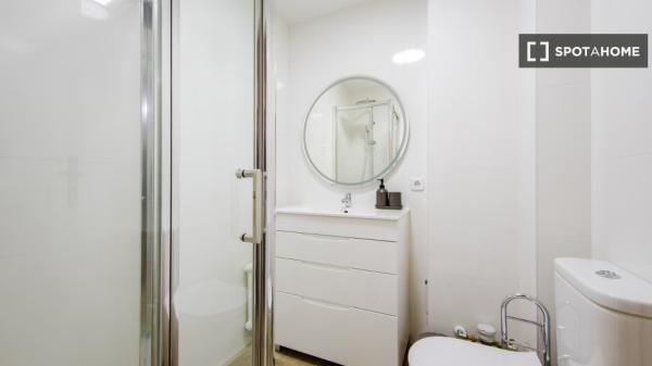 Se alquila habitación en piso compartido de 6 habitaciones, El Viso