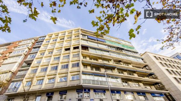 Se alquila habitación en piso compartido de 6 habitaciones, El Viso