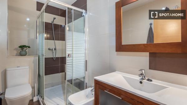 Chambre à louer dans un appartement partagé de 6 chambres à Camino de Ronda