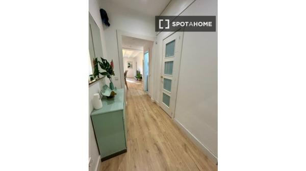 Apartamento de 3 dormitorios en El Raval, Barcelona
