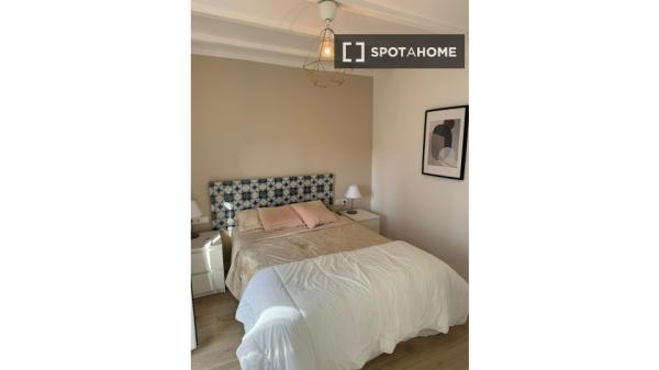 Apartamento de 3 dormitorios en El Raval, Barcelona
