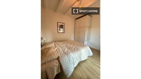 Apartamento de 3 dormitorios en El Raval, Barcelona
