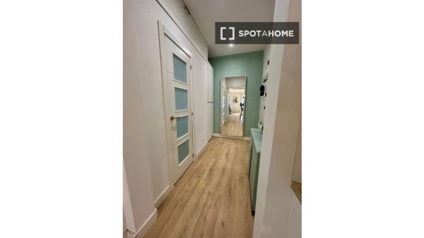 Apartamento de 3 dormitorios en El Raval, Barcelona