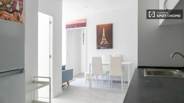 Se alquila habitación en piso compartido, Puerta del Ángel, Madrid.