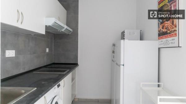 Se alquila habitación en piso compartido, Puerta del Ángel, Madrid.