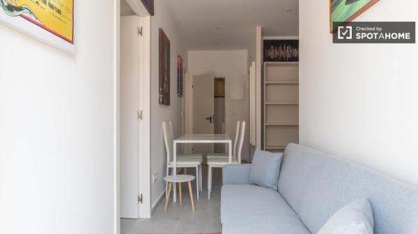 Se alquila habitación en piso compartido, Puerta del Ángel, Madrid.