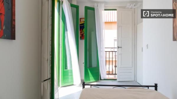 Se alquila habitación en piso compartido, Puerta del Ángel, Madrid.