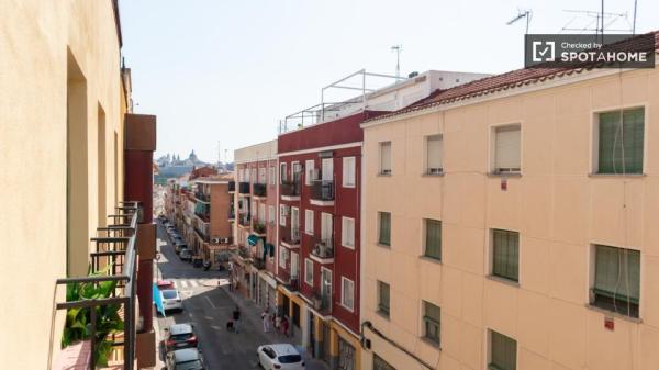 Se alquila habitación en piso compartido, Puerta del Ángel, Madrid.