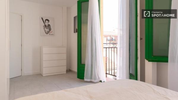 Se alquila habitación en piso compartido, Puerta del Ángel, Madrid.