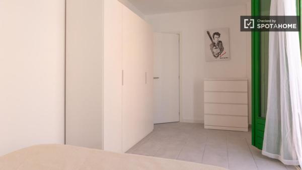 Se alquila habitación en piso compartido, Puerta del Ángel, Madrid.