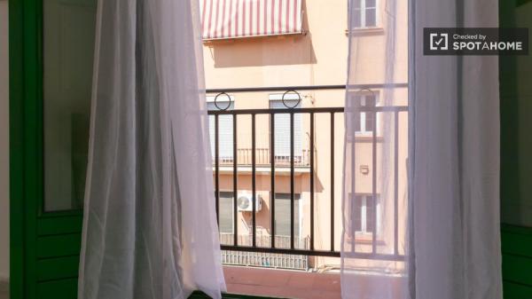 Se alquila habitación en piso compartido, Puerta del Ángel, Madrid.