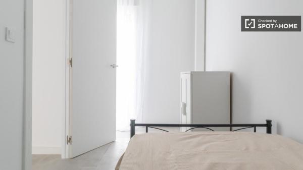 Zimmer in einer Wohngemeinschaft zu vermieten, Puerta del Ángel, Madrid
