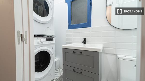 Room in shared apartment for rent in la Dreta de l'Eixample