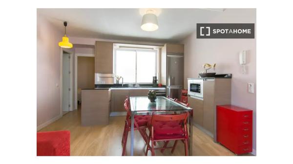 Piso de 4 dormitorios en alquiler en Palos de Moguer, Madrid