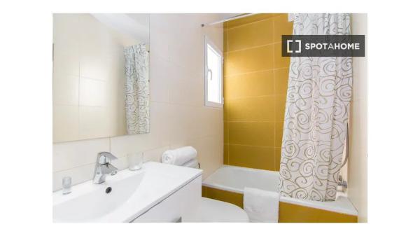 Piso de 4 dormitorios en alquiler en Palos de Moguer, Madrid