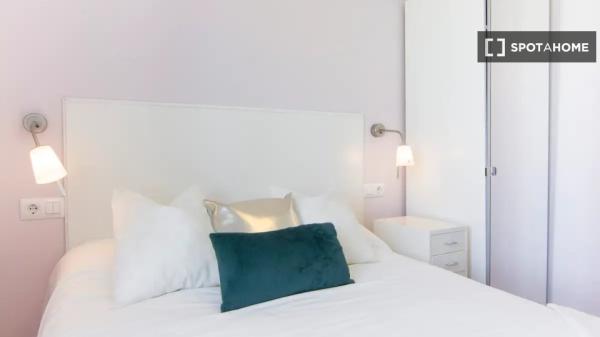 Piso de 4 dormitorios en alquiler en Palos de Moguer, Madrid