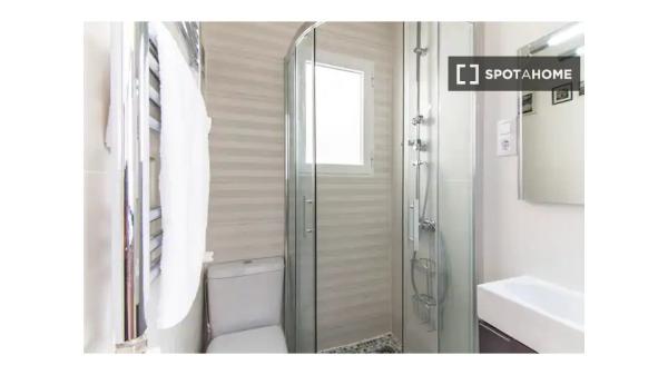 Piso de 4 dormitorios en alquiler en Palos de Moguer, Madrid