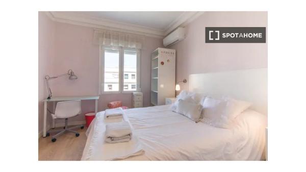 Piso de 4 dormitorios en alquiler en Palos de Moguer, Madrid