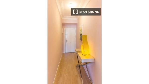 Piso de 4 dormitorios en alquiler en Palos de Moguer, Madrid