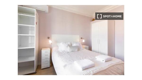 Piso de 4 dormitorios en alquiler en Palos de Moguer, Madrid