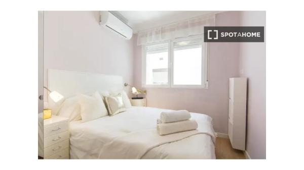 Piso de 4 dormitorios en alquiler en Palos de Moguer, Madrid