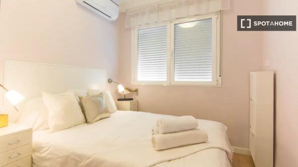 Piso de 4 dormitorios en alquiler en Palos de Moguer, Madrid