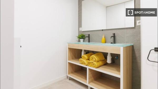 Apartamento de 2 dormitorios en alquiler en Benicalap, Valencia
