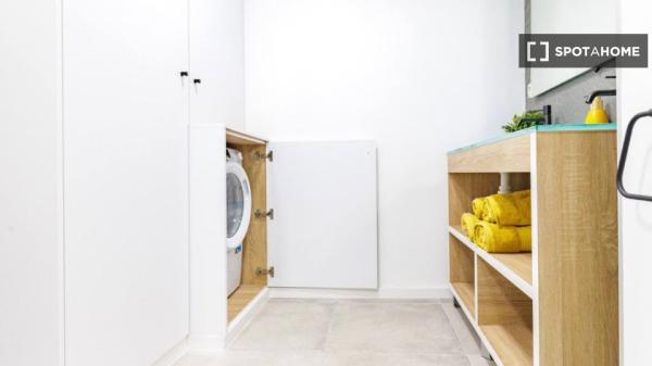 Apartamento de 2 dormitorios en alquiler en Benicalap, Valencia