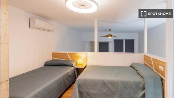 Apartamento de 2 dormitorios en alquiler en Benicalap, Valencia
