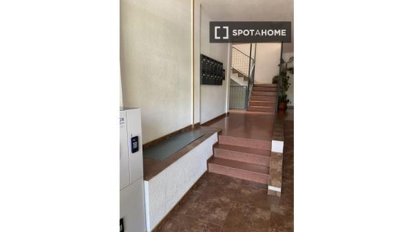 Se alquila habitación en piso compartido de 4 habitaciones en Barrio Oeste, solo estudiantes