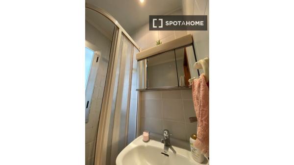 Se alquila habitación en piso compartido de 4 habitaciones en Barrio Oeste, solo estudiantes