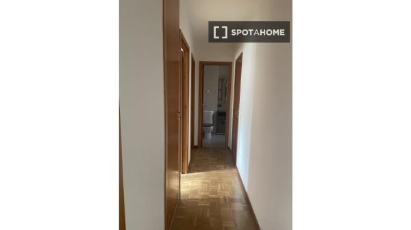 Se alquila habitación en piso compartido de 4 habitaciones en Barrio Oeste, solo estudiantes