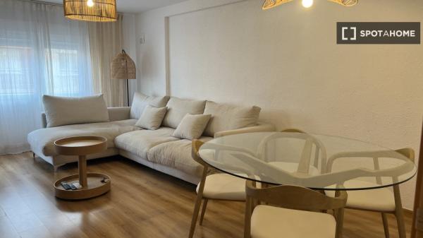 Apartamento de 2 dormitorios en alquiler en Torrefiel, Valencia
