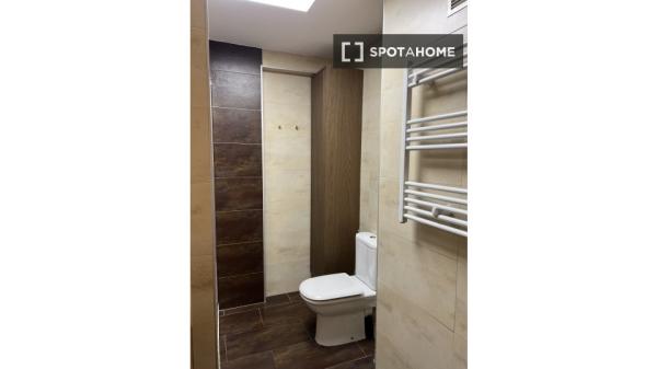 Apartamento de 2 dormitorios en alquiler en Torrefiel, Valencia