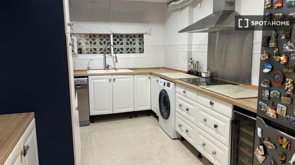 Apartamento de 2 dormitorios en alquiler en Torrefiel, Valencia