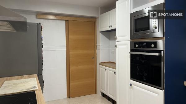 Apartamento de 2 dormitorios en alquiler en Torrefiel, Valencia