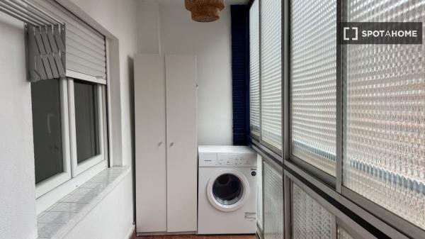 Apartamento de 2 dormitorios en alquiler en Torrefiel, Valencia