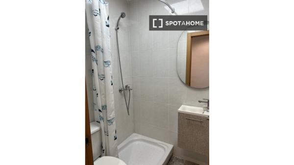 Apartamento de 2 dormitorios en alquiler en Torrefiel, Valencia