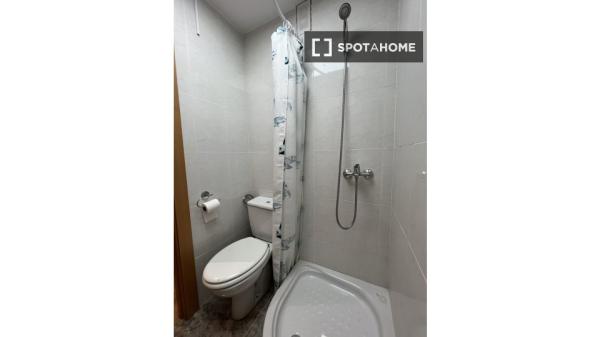 Apartamento de 2 dormitorios en alquiler en Torrefiel, Valencia