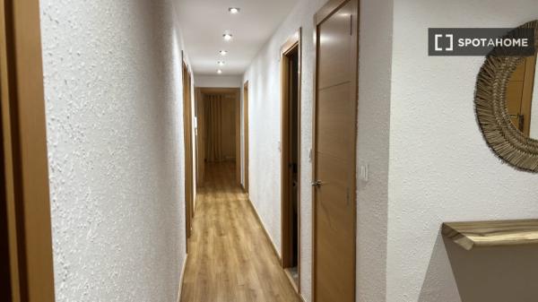 Apartamento de 2 dormitorios en alquiler en Torrefiel, Valencia